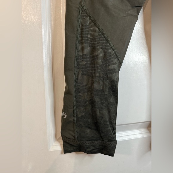 Lululemon Women’s Green Camo Run for Your Life Cropped Leggings - Size 4 - Picture 5 of 7